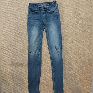 Super adorable American eagle skinny jeans size 00